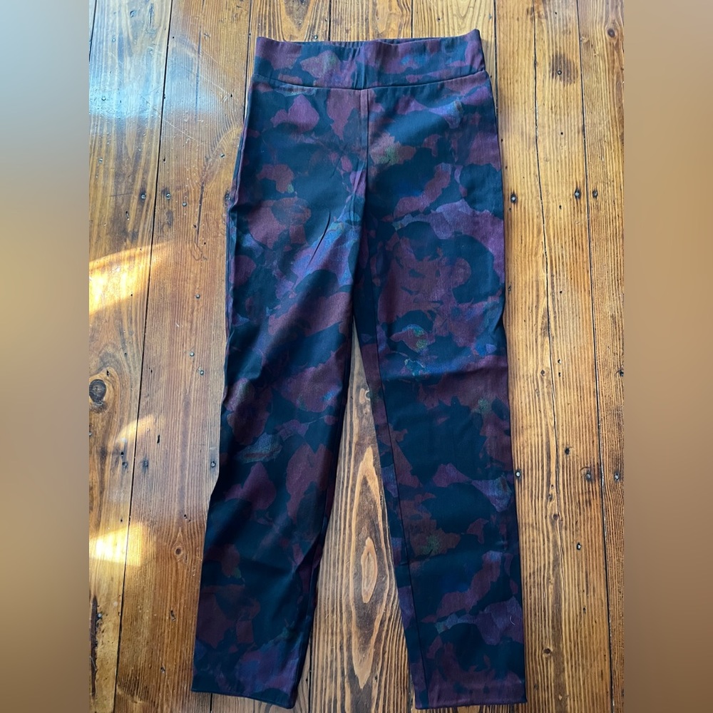 Frank Lyman Designs black floral pull on pant size 6